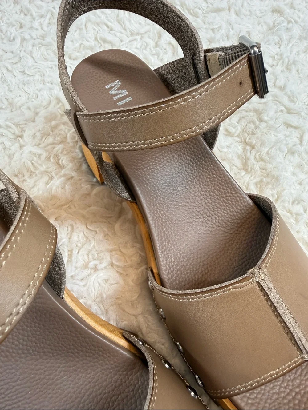 MÍA Brown Leather Block Heel Sandals with Adjustable Ankle Strap